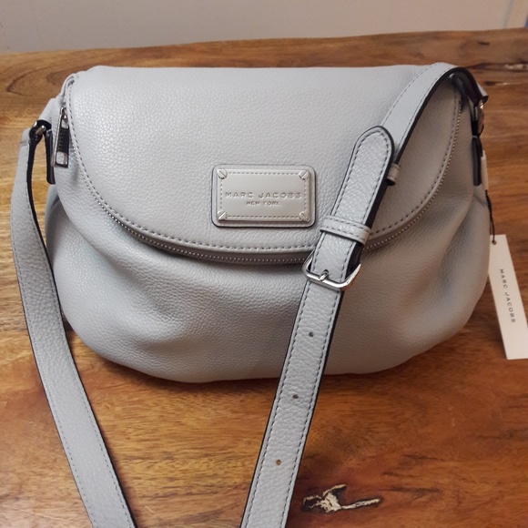 Marc Jacobs Handbags - Marc Jacobs messenger bag